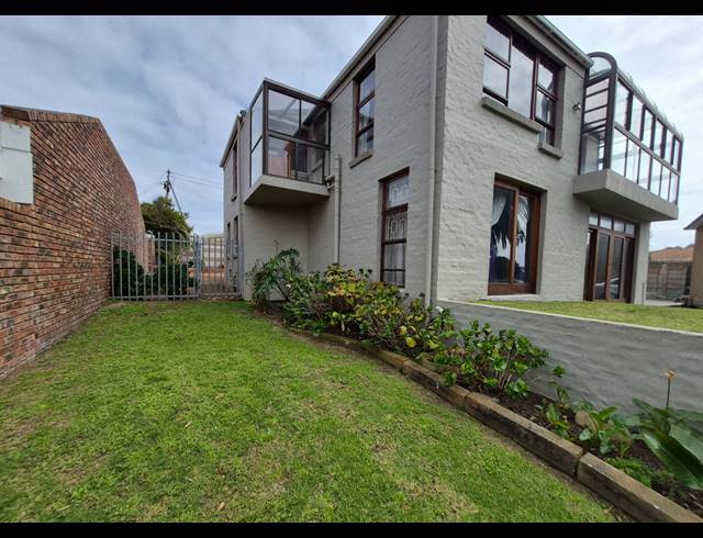 5 BEDROOM HOUSE FOR SALE IN BAYVIEW